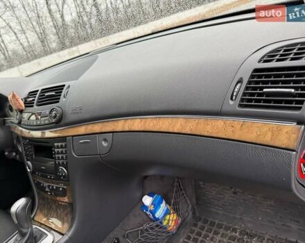 Синій Мерседес Е-Клас, об'ємом двигуна 3.2 л та пробігом 306 тис. км за 11000 $, фото 14 на Automoto.ua