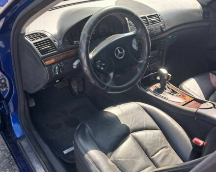 Синий Мерседес Е-Класс, объемом двигателя 1.8 л и пробегом 342 тыс. км за 5900 $, фото 5 на Automoto.ua