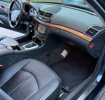 Синій Мерседес Е-Клас, об'ємом двигуна 3.2 л та пробігом 306 тис. км за 11000 $, фото 26 на Automoto.ua