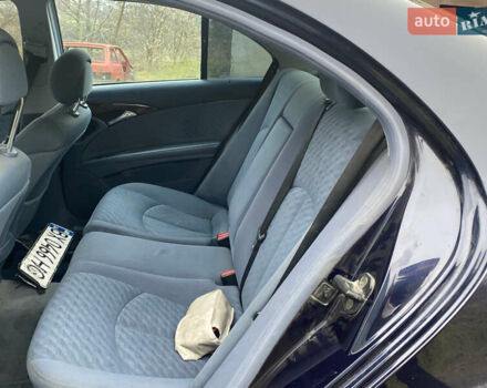 Синий Мерседес Е-Класс, объемом двигателя 2.15 л и пробегом 300 тыс. км за 3000 $, фото 14 на Automoto.ua