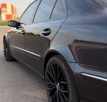 Синій Мерседес Е-Клас, об'ємом двигуна 3.2 л та пробігом 306 тис. км за 11000 $, фото 33 на Automoto.ua