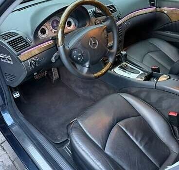 Синій Мерседес Е-Клас, об'ємом двигуна 3.2 л та пробігом 306 тис. км за 11000 $, фото 27 на Automoto.ua