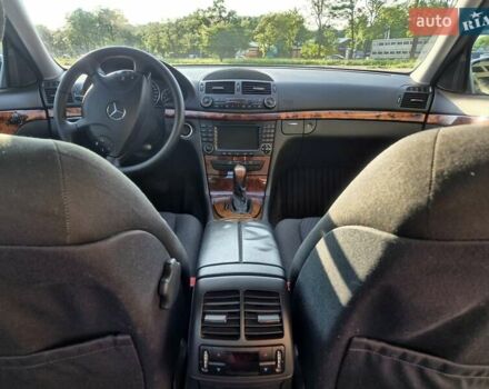 Синий Мерседес Е-Класс, объемом двигателя 1.8 л и пробегом 312 тыс. км за 8200 $, фото 23 на Automoto.ua