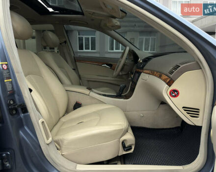 Синій Мерседес Е-Клас, об'ємом двигуна 3.22 л та пробігом 382 тис. км за 5990 $, фото 44 на Automoto.ua