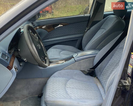 Синий Мерседес Е-Класс, объемом двигателя 2.15 л и пробегом 300 тыс. км за 3000 $, фото 12 на Automoto.ua