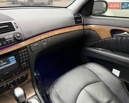 Синій Мерседес Е-Клас, об'ємом двигуна 3.2 л та пробігом 306 тис. км за 11000 $, фото 8 на Automoto.ua