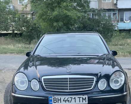 Синий Мерседес Е-Класс, объемом двигателя 5 л и пробегом 370 тыс. км за 10500 $, фото 1 на Automoto.ua