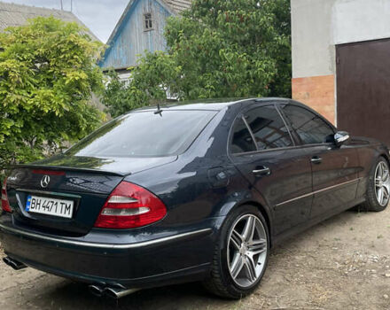 Синий Мерседес Е-Класс, объемом двигателя 5 л и пробегом 370 тыс. км за 10500 $, фото 2 на Automoto.ua