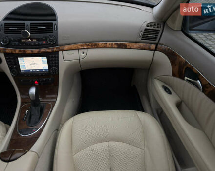 Синій Мерседес Е-Клас, об'ємом двигуна 3.22 л та пробігом 382 тис. км за 5990 $, фото 40 на Automoto.ua