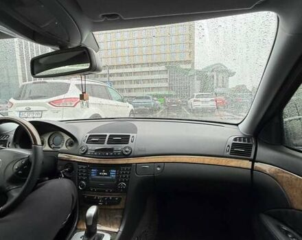 Синій Мерседес Е-Клас, об'ємом двигуна 3.2 л та пробігом 306 тис. км за 11000 $, фото 46 на Automoto.ua