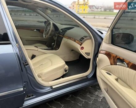 Синий Мерседес Е-Класс, объемом двигателя 3.22 л и пробегом 380 тыс. км за 6450 $, фото 5 на Automoto.ua