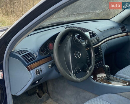 Синий Мерседес Е-Класс, объемом двигателя 2.15 л и пробегом 300 тыс. км за 3000 $, фото 11 на Automoto.ua