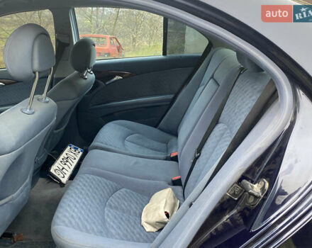 Синий Мерседес Е-Класс, объемом двигателя 2.15 л и пробегом 300 тыс. км за 3000 $, фото 10 на Automoto.ua