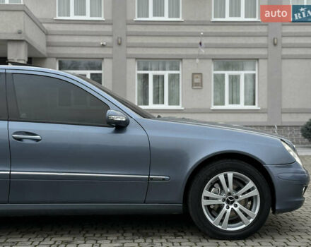 Синій Мерседес Е-Клас, об'ємом двигуна 3.22 л та пробігом 382 тис. км за 5990 $, фото 19 на Automoto.ua