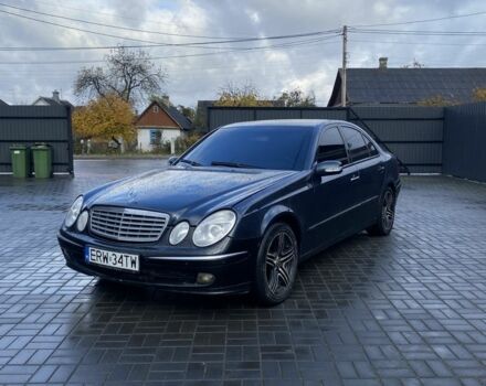 Синий Мерседес Е-Класс, объемом двигателя 2.7 л и пробегом 400 тыс. км за 3350 $, фото 2 на Automoto.ua