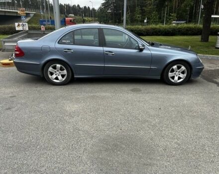 Синий Мерседес Е-Класс, объемом двигателя 3.2 л и пробегом 329 тыс. км за 4647 $, фото 6 на Automoto.ua