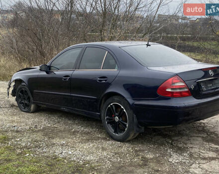 Синий Мерседес Е-Класс, объемом двигателя 2.15 л и пробегом 300 тыс. км за 3000 $, фото 2 на Automoto.ua