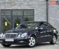 Мерседес Е-Клас 2004 у Хмельницькому на Automoto.ua Синій Мерседес Е-Клас, об'ємом двигуна 2.15 л та пробігом 285 тис. км за 6499 $, фото 1 на Automoto.ua