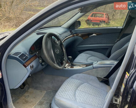 Синий Мерседес Е-Класс, объемом двигателя 2.15 л и пробегом 300 тыс. км за 3000 $, фото 13 на Automoto.ua