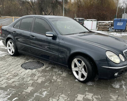 Синий Мерседес Е-Класс, объемом двигателя 2.2 л и пробегом 320 тыс. км за 6800 $, фото 1 на Automoto.ua