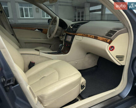 Синій Мерседес Е-Клас, об'ємом двигуна 3.22 л та пробігом 382 тис. км за 5990 $, фото 43 на Automoto.ua