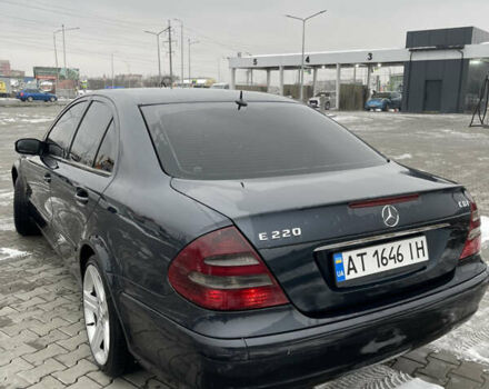 Синий Мерседес Е-Класс, объемом двигателя 2.2 л и пробегом 320 тыс. км за 6800 $, фото 3 на Automoto.ua