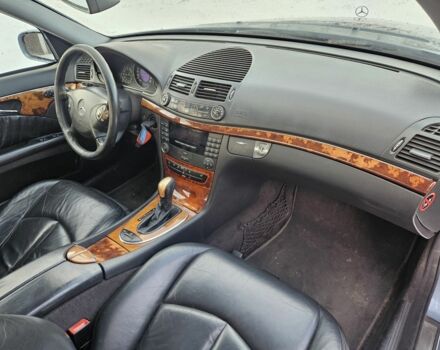 Синий Мерседес Е-Класс, объемом двигателя 2.7 л и пробегом 400 тыс. км за 2800 $, фото 13 на Automoto.ua