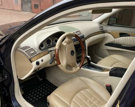 Синий Мерседес Е-Класс, объемом двигателя 3.2 л и пробегом 415 тыс. км за 3800 $, фото 5 на Automoto.ua