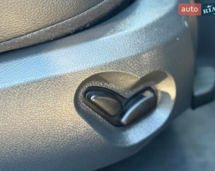 Синий Мерседес Е-Класс, объемом двигателя 3.2 л и пробегом 260 тыс. км за 7500 $, фото 7 на Automoto.ua