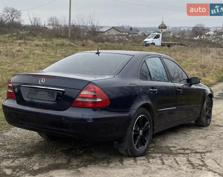 Синий Мерседес Е-Класс, объемом двигателя 2.15 л и пробегом 300 тыс. км за 3000 $, фото 1 на Automoto.ua