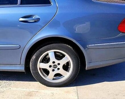 Синий Мерседес Е-Класс, объемом двигателя 2.2 л и пробегом 340 тыс. км за 7500 $, фото 5 на Automoto.ua