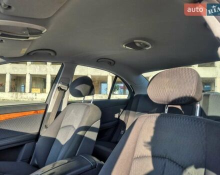 Синий Мерседес Е-Класс, объемом двигателя 1.8 л и пробегом 312 тыс. км за 8200 $, фото 15 на Automoto.ua