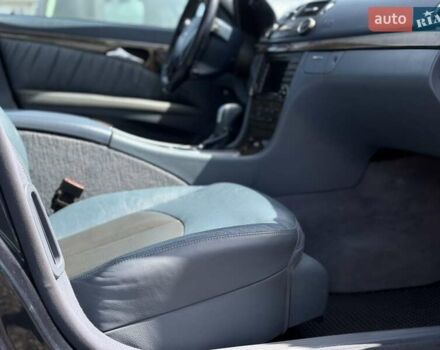 Мерседес Е-Клас 2005 у Львові на Automoto.ua Синій Мерседес Е-Клас, об'ємом двигуна 3.5 л та пробігом 318 тис. км за 8000 $, фото 24 на Automoto.ua