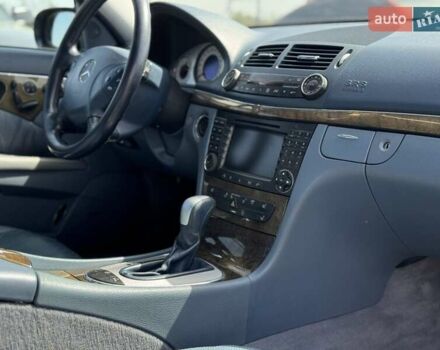 Мерседес Е-Клас 2005 у Львові на Automoto.ua Синій Мерседес Е-Клас, об'ємом двигуна 3.5 л та пробігом 318 тис. км за 8000 $, фото 16 на Automoto.ua