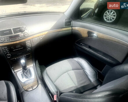 Синий Мерседес Е-Класс, объемом двигателя 1.8 л и пробегом 272 тыс. км за 6999 $, фото 16 на Automoto.ua