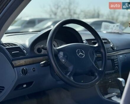 Мерседес Е-Клас 2005 у Львові на Automoto.ua Синій Мерседес Е-Клас, об'ємом двигуна 3.5 л та пробігом 318 тис. км за 8000 $, фото 10 на Automoto.ua