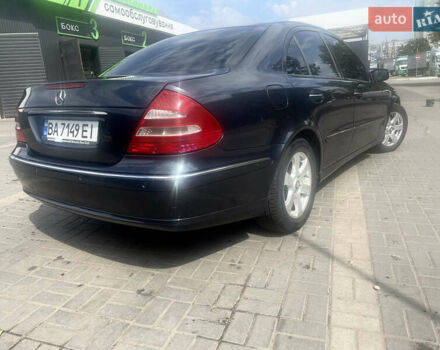 Синий Мерседес Е-Класс, объемом двигателя 1.8 л и пробегом 272 тыс. км за 6999 $, фото 2 на Automoto.ua