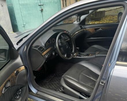 Синій Мерседес Е-Клас, об'ємом двигуна 3.2 л та пробігом 300 тис. км за 4800 $, фото 6 на Automoto.ua