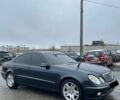 Синій Мерседес Е-Клас, об'ємом двигуна 3.2 л та пробігом 340 тис. км за 3999 $, фото 1 на Automoto.ua