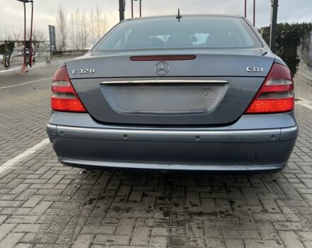Синий Мерседес Е-Класс, объемом двигателя 3.2 л и пробегом 329 тыс. км за 4639 $, фото 4 на Automoto.ua