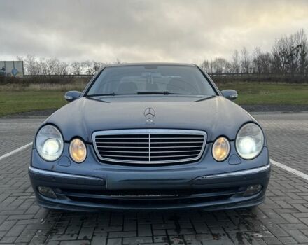 Синий Мерседес Е-Класс, объемом двигателя 3.2 л и пробегом 329 тыс. км за 4639 $, фото 3 на Automoto.ua