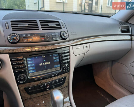 Синий Мерседес Е-Класс, объемом двигателя 3 л и пробегом 320 тыс. км за 9800 $, фото 9 на Automoto.ua