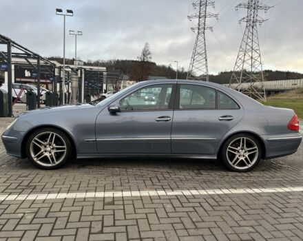 Синий Мерседес Е-Класс, объемом двигателя 3.2 л и пробегом 329 тыс. км за 4639 $, фото 1 на Automoto.ua