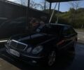 Синий Мерседес Е-Класс, объемом двигателя 2.2 л и пробегом 320 тыс. км за 6800 $, фото 1 на Automoto.ua