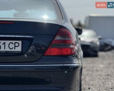 Мерседес Е-Клас 2005 у Львові на Automoto.ua Синій Мерседес Е-Клас, об'ємом двигуна 3.5 л та пробігом 318 тис. км за 8000 $, фото 2 на Automoto.ua