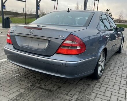 Синий Мерседес Е-Класс, объемом двигателя 3.2 л и пробегом 329 тыс. км за 4639 $, фото 5 на Automoto.ua