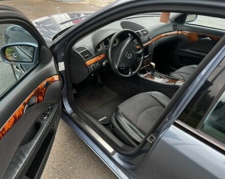 Синий Мерседес Е-Класс, объемом двигателя 3.2 л и пробегом 329 тыс. км за 4639 $, фото 6 на Automoto.ua