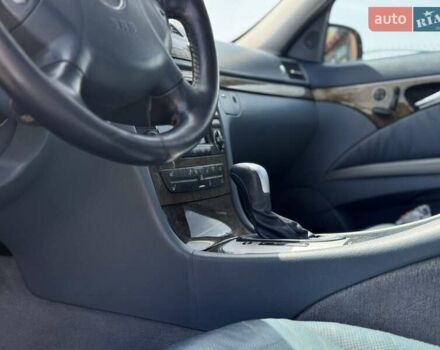 Мерседес Е-Клас 2005 у Львові на Automoto.ua Синій Мерседес Е-Клас, об'ємом двигуна 3.5 л та пробігом 318 тис. км за 8000 $, фото 13 на Automoto.ua