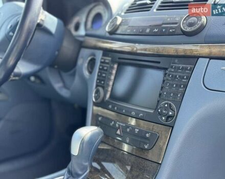 Мерседес Е-Клас 2005 у Львові на Automoto.ua Синій Мерседес Е-Клас, об'ємом двигуна 3.5 л та пробігом 318 тис. км за 8000 $, фото 18 на Automoto.ua