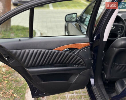 Синий Мерседес Е-Класс, объемом двигателя 2.15 л и пробегом 375 тыс. км за 10200 $, фото 15 на Automoto.ua